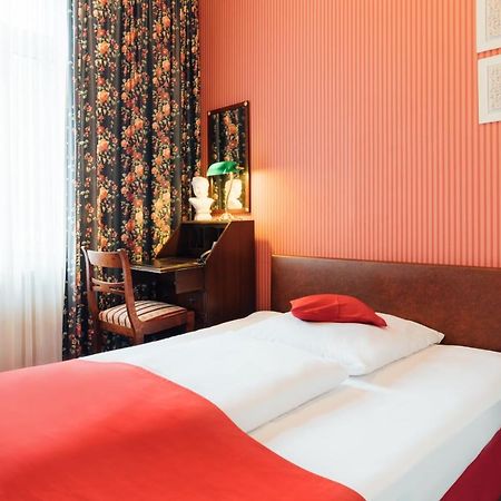 Das Kleine Hotel In Ruhiger Stadtlage Wiesbaden Bagian luar foto