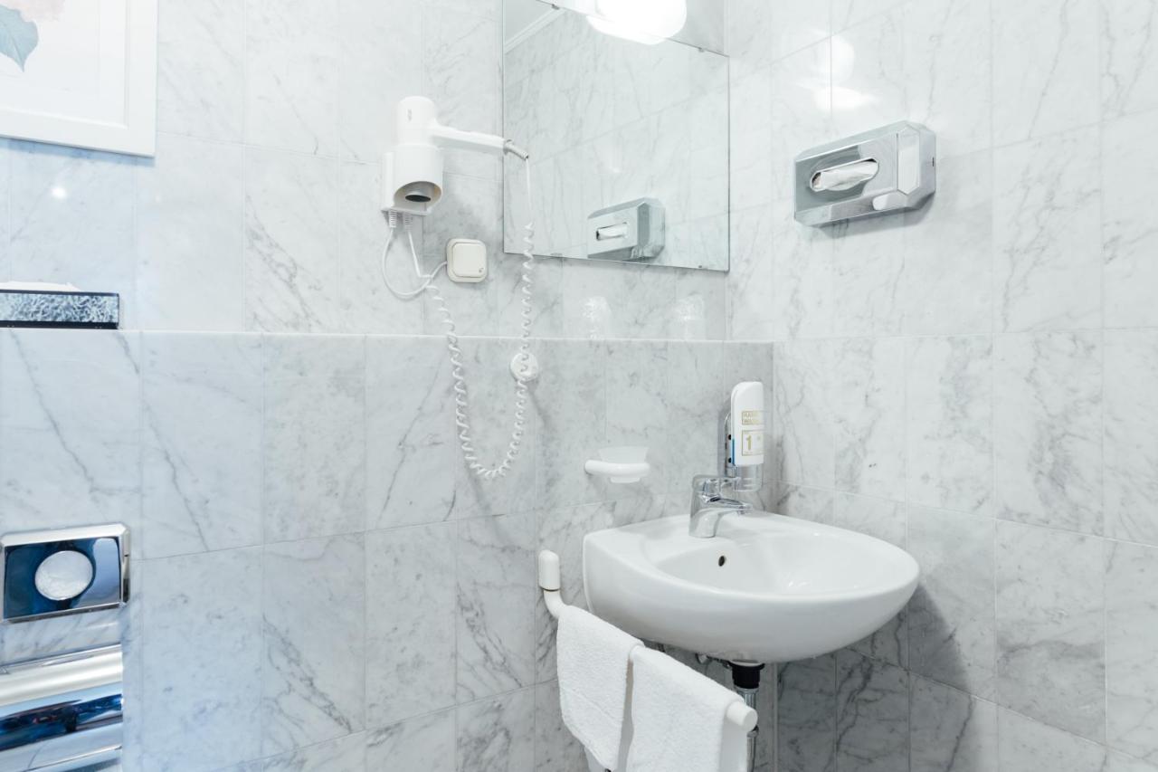 Das Kleine Hotel In Ruhiger Stadtlage Wiesbaden Bagian luar foto